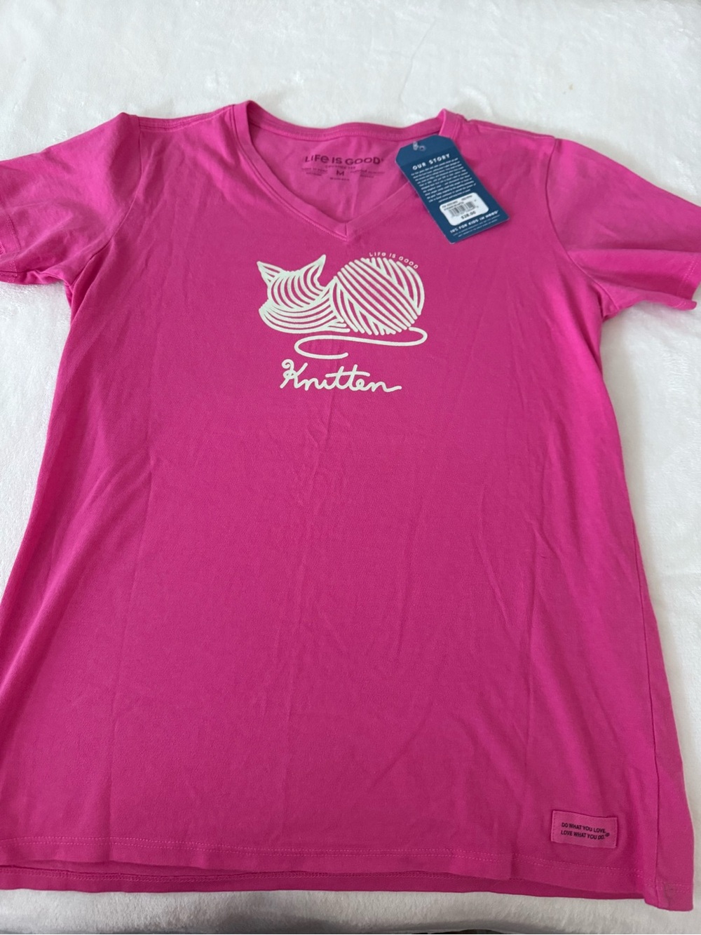 Life is Good Pink Kitten S/S Crusher Vee Neck Tee Womens Medium NEW D78